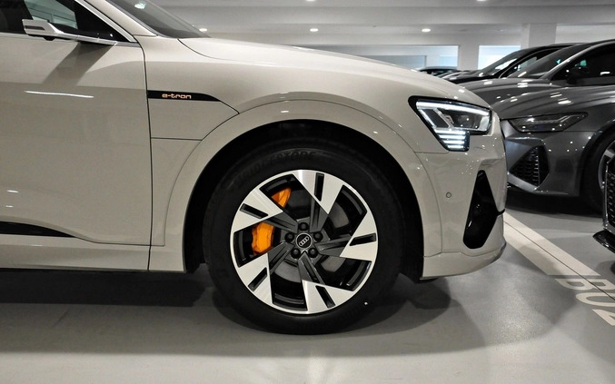 Audi e-tron cena 374900 przebieg: 1300, rok produkcji 2021 z Strzelno małe 466